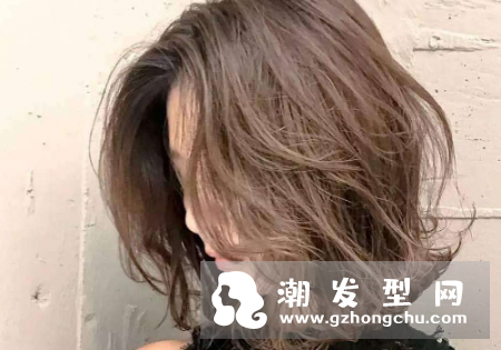 150的女生适合留多长头发 适合长发还是短发