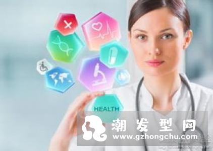 头发很油而且头皮长痘痘怎么办？头皮也需勤保养，洗头时请注意这4步骤！