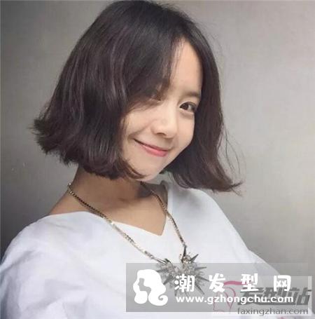女生短发最新流行款 减龄“π”字短发外翘