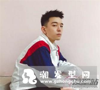 适合学院风的男生发型 青春有活力校园男神发型首选