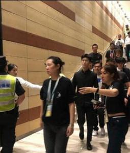 肩上短发五官更立体深邃 这样弄整个人气质都变得不一样了