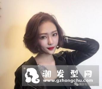 不对称短发是整齐的梳理,没有什么杂乱感