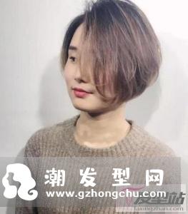 不对称短发是整齐的梳理,没有什么杂乱感