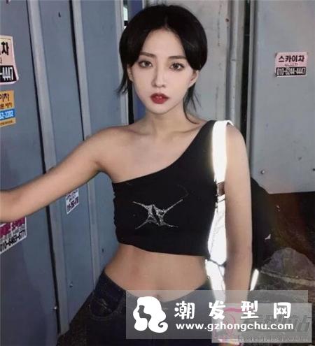 解锁短发新款式 “燕尾发”时尚百搭