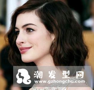 女生短发复古造型 散发优雅女人韵味