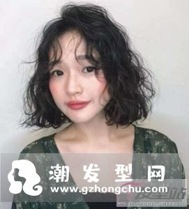 短发烫什么卷好看 小卷烫发俏皮显发量