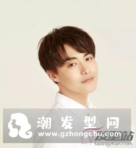 穿白衬衫配什么发型  简约洋气男神必备款