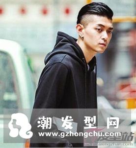 好看的男生黑色短发 不染发照样帅气有型