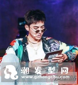 男生发型来说刘海可谓是点睛之笔也会收到适得其反的效果