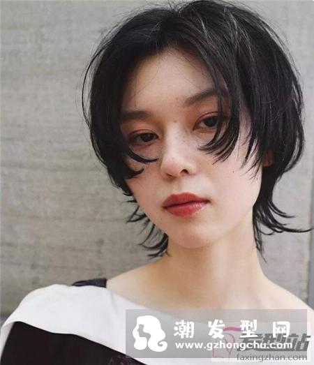 复古原生黑发外翘发型,经典时髦唯美
