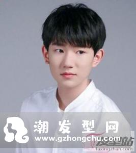 好看的男生黑色短发 不染发照样帅气有型