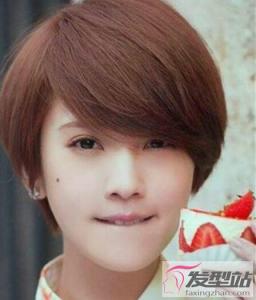 适合女生的斜庞克发型 洒脱有个性比男生还帅