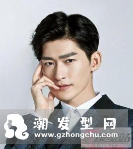 中年男士短发脸型偏长,穿上衬衫打造出时尚潮男,你选对了吗?
