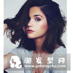 锁骨发X波浪卷发延续今天大势流行的