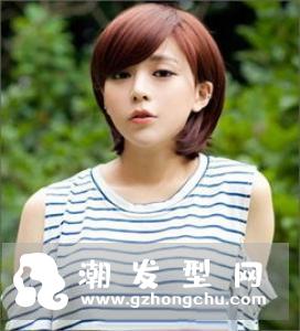 不对称短发是整齐的梳理,没有什么杂乱感