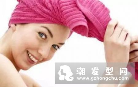 烫发一天用冷水洗头可以吗 可以不用吹风吹吗