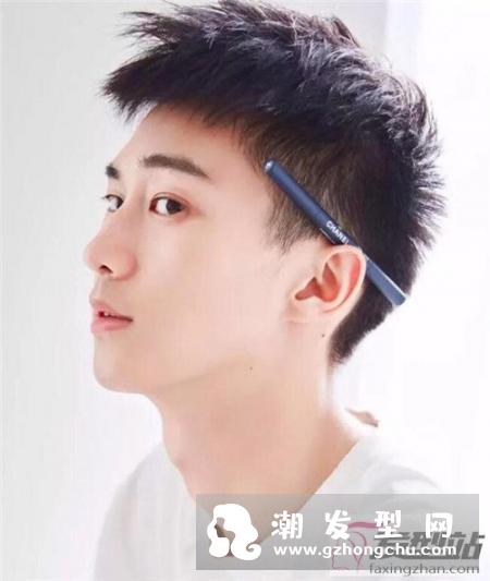 校园男生小清新发型 温暖阳光魅力尽显