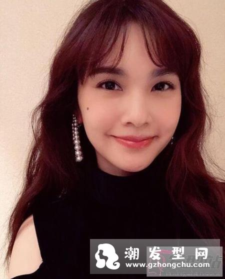 可爱教主杨丞琳人前人后造型亮丽,想不到私底下的她不爱洗头,连做完剧烈运动,满