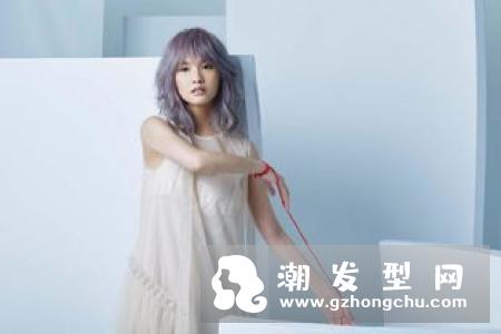 可爱教主杨丞琳人前人后造型亮丽,想不到私底下的她不爱洗头,连做完剧烈运动,满