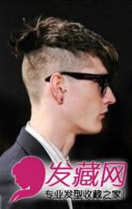 常见的适合男生的两边铲露耳短发,穿上白衣服帅气迷人