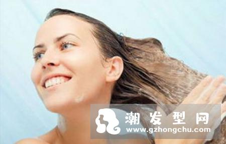头发营养水有什么作用 和干发喷雾的区别