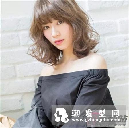女生短发最新流行款 减龄“π”字短发外翘