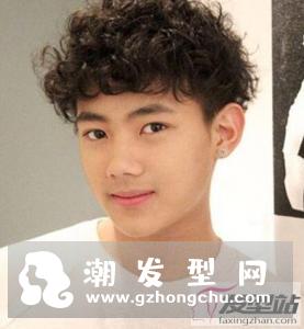 自然卷男生适合的发型 时尚养眼释放天生魅力