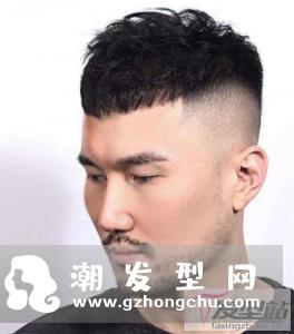 发型男生剃两边 干练洒脱帅出新高度