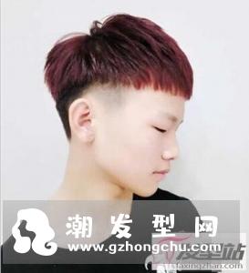 男生齐刘海短发 呆萌减龄又洋气