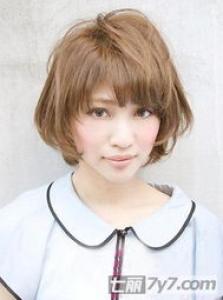 短发女生发型一刀切 清爽干练这样剪更吸睛