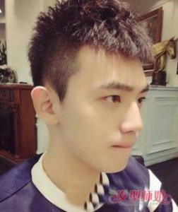 男孩短发发型 简约时尚洋溢青春气息