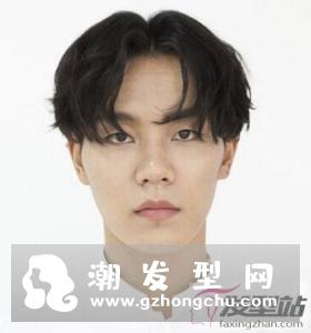 男生中分短发发型 大方得体又修颜