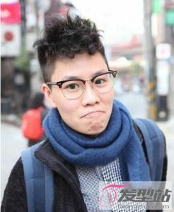 男生短发烫发发型小卷 洋气减龄释放独特个性