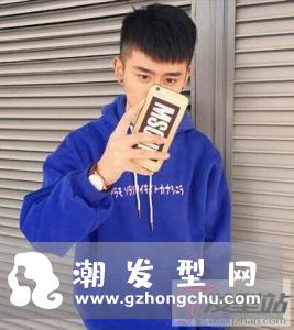 学生发型男生剃两边 清爽干练成校园男神