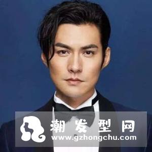 适合穿上西装的男生发型有露额短发、露耳短发、油头!