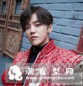 四六分短发的设计与众不同型男生尝试轻松提升帅气值