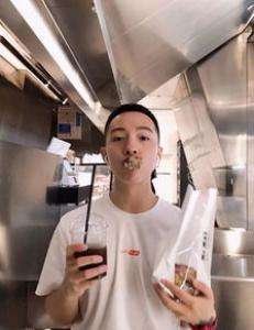 粗硬发质的男生留这款短发最帅！