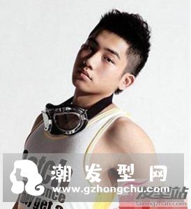 好打理的莫西干发型 干练酷炫打造潮男