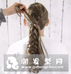圆脸女生适合低马尾吗 怎么扎好看