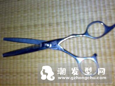 平剪和牙剪你们知道之间的区别了吗?平剪剪发技巧是什么吗?