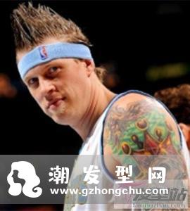 这款火箭头乍看简约,细看却很有个人特色,让男生倍增帅气值