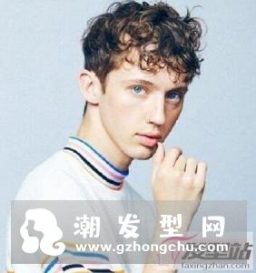 男生短发烫发发型小卷 洋气减龄释放独特个性