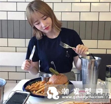 女生短发最新流行款 减龄“π”字短发外翘