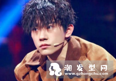 锡纸烫是冷烫还是热烫 头发少适合锡纸烫还是羊毛卷