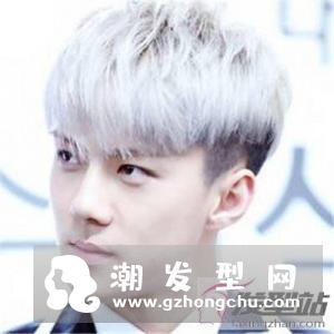 男士圆弧刘海短发发型 个性十足呆萌又减龄