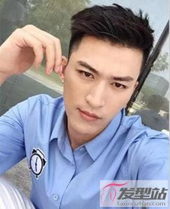 发型男生剃两边 干练洒脱帅出新高度