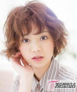 女生短发能烫纹理烫吗 灵动修颜打造轻盈美感