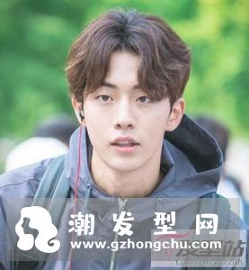 男生中分短发发型 大方得体又修颜
