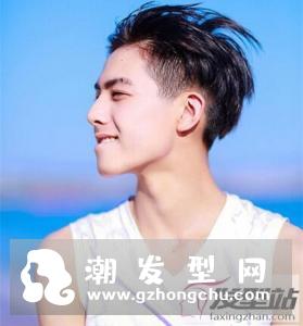 学生发型男生剃两边 清爽干练成校园男神