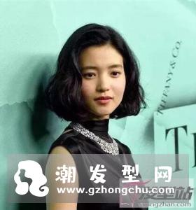 女生短发复古造型 散发优雅女人韵味